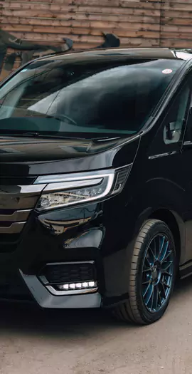 Забронировали Honda Stepwgn прозрачным глянцевым полиуретаном